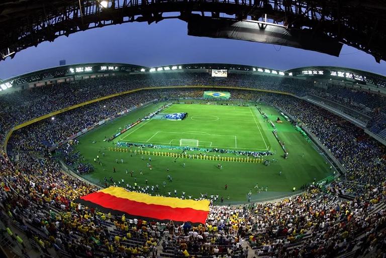 YOKOHAMA, JAPAN: Giant German (foreground) and Brazilian (background) flags are lowered onto the pitchof the International Stadium Yokohama, Japan, during the World Cup closing festivities before match 64 of the 2002 FIFA World Cup Korea Japan final opposing Germany and Brazil 30 June, 2002. This is the first time Germany and Brazil have met in a World Cup final. AFP PHOTO TORU YAMANAKA (Photo credit should read TORU YAMANAKA/AFP via Getty Images)