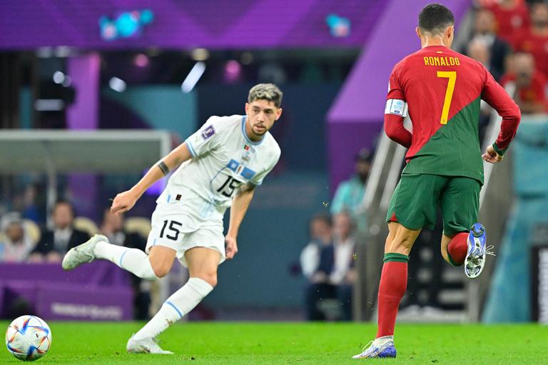 LUSAIL, QATAR - NOVEMBER 28: (L-R) Fede Valverde of Uruguay Cristiano Ronaldo of Portugal during the World Cup match between Portugal v Uruguay at the Lusail Stadium on November 28, 2022 in Lusail Qatar (Photo by Guus Dubbelman/Soccrates/Getty Images)