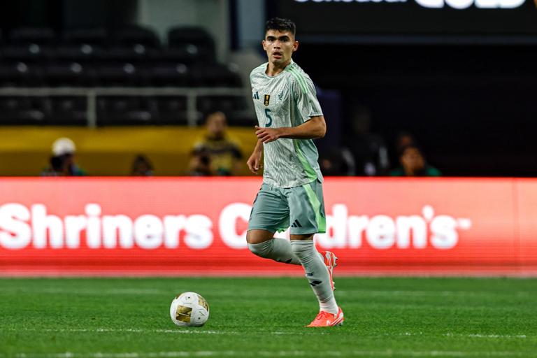 ARLINGTON, TX - JUNE 18: Mexico defender Johan Vásquez (5) looks to pass the ball during the Concacaf Gold Cup Group stage match between Suriname and Mexico on June 18, 2025, at AT&T Stadium in Arlington, TX. (Photo by Matthew Pearce/Icon Sportswire via Getty Images)