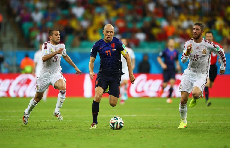SALVADOR, BRAZIL - JUNE 13: Arjen Robben of the Netherlands beats Sergio Ramos and Jordi Alba during the 2014 FIFA World Cup Brazil Group B match between Spain and Netherlands at Arena Fonte Nova on June 13, 2014 in Salvador, Brazil. (Photo by Paul Gilham/Getty Images)